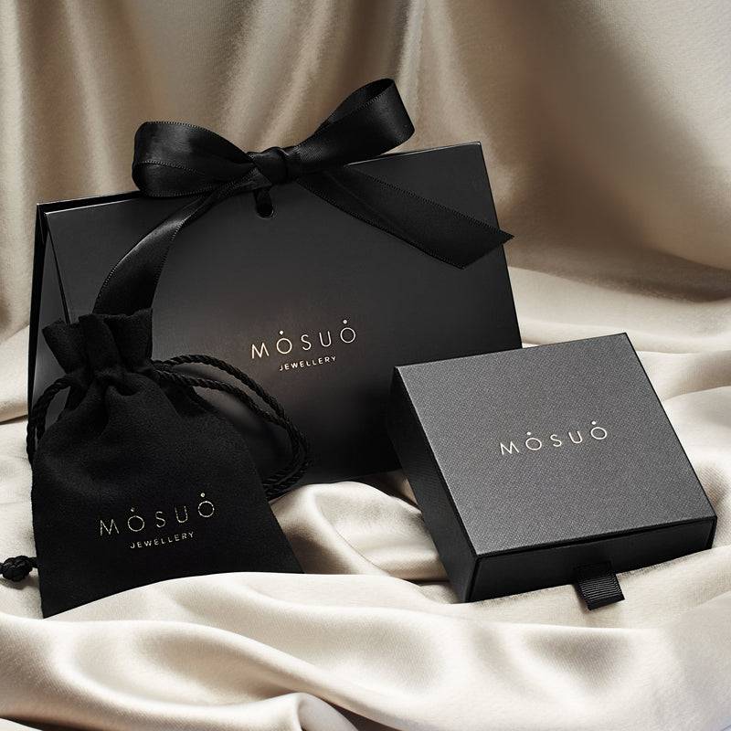 Mosuo Jewellery Diamant Buchstaben Halskette “M” - Vermeil Nur für heute