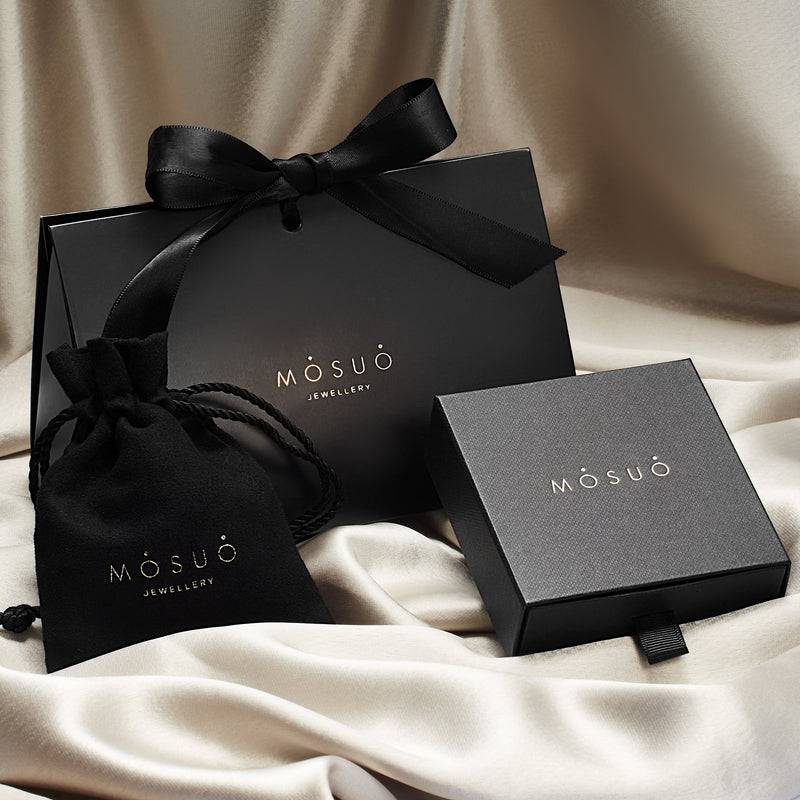 Mosuo Jewellery Diamant Buchstaben Halskette “W”- Vermeil Rabatte dieses Monats