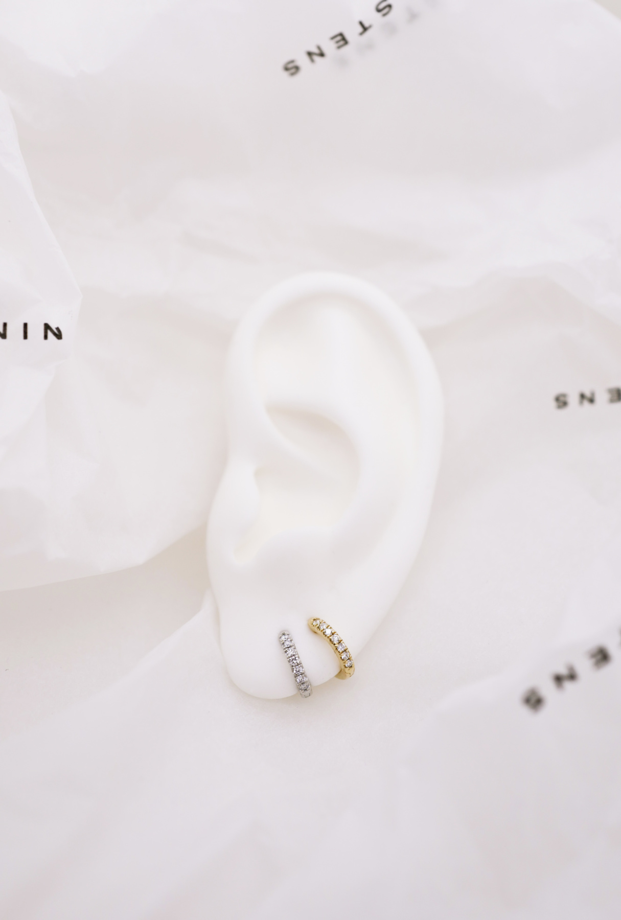 Nina Kastens Diamond Huggie White Gold Blitzverkäufe