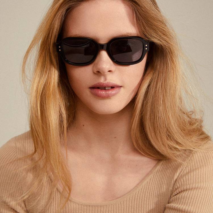 Pilgrim NELLA Recycelte Sonnenbrille Schwarz/Gold Vatertagsangebot