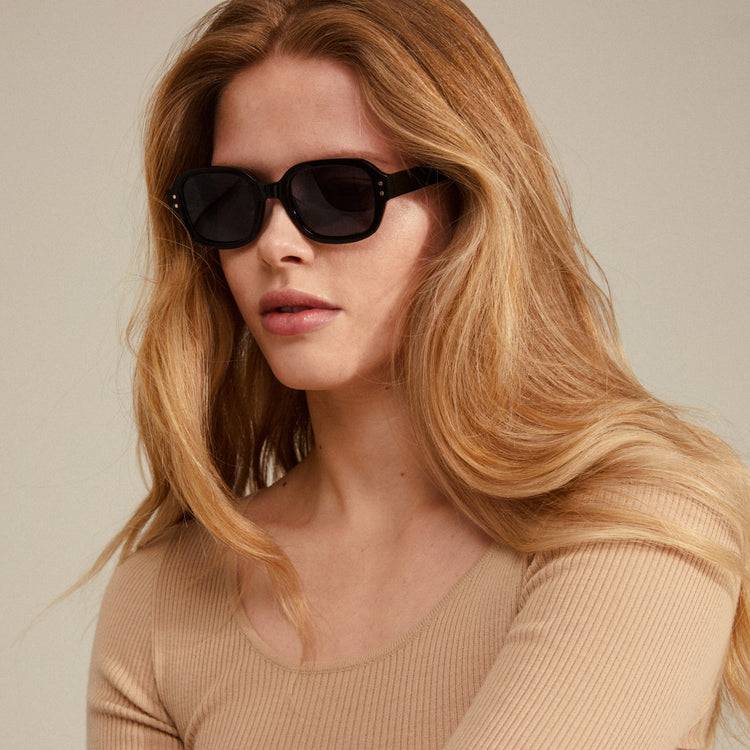 Pilgrim NELLA Recycelte Sonnenbrille Schwarz/Gold Vatertagsangebot