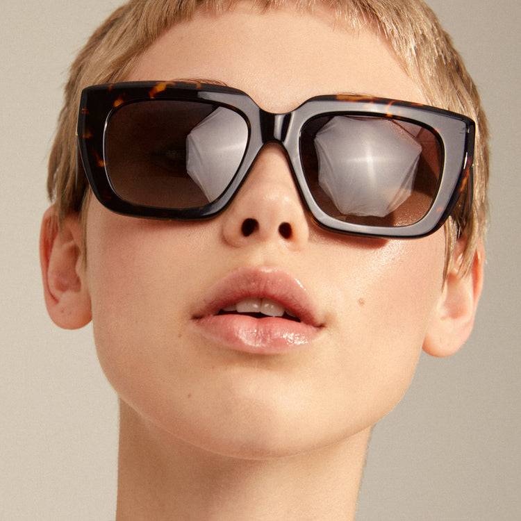 Pilgrim JOGLI Recycelte Sonnenbrille Schildpatt-Braun/Gold Lagerräumung