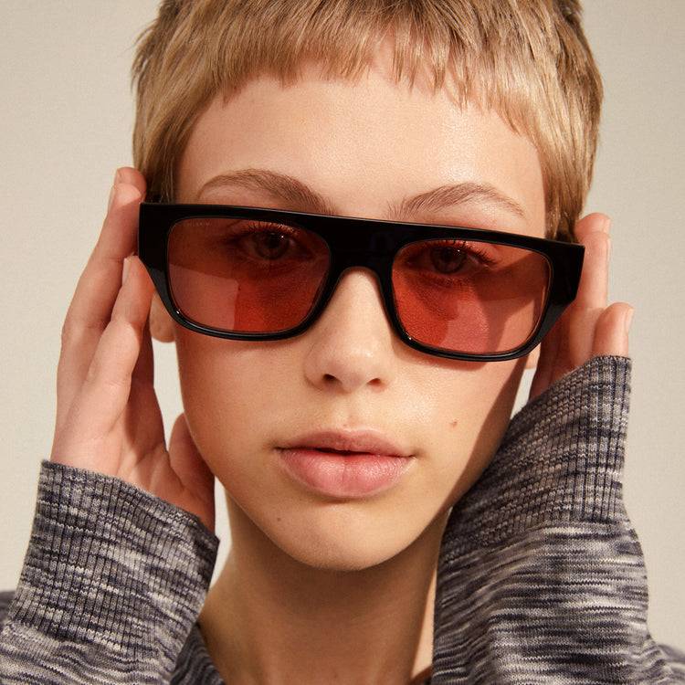 Pilgrim ENIEL Recycelte Sonnenbrille Schwarz/Gold im Angebot