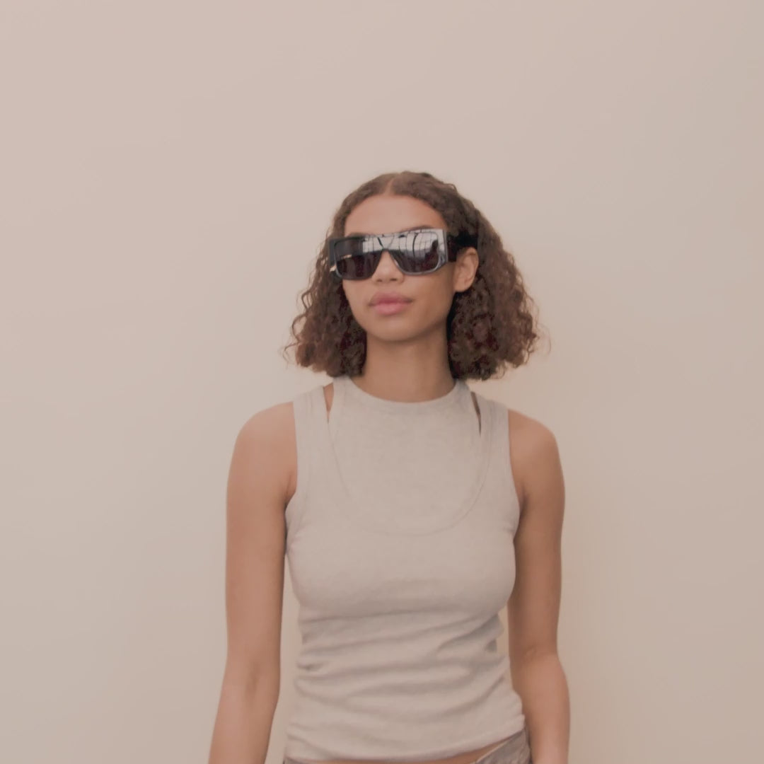 Pilgrim JOHARI Recycelte Sonnenbrille Schwarz Fabrik Onlineshop