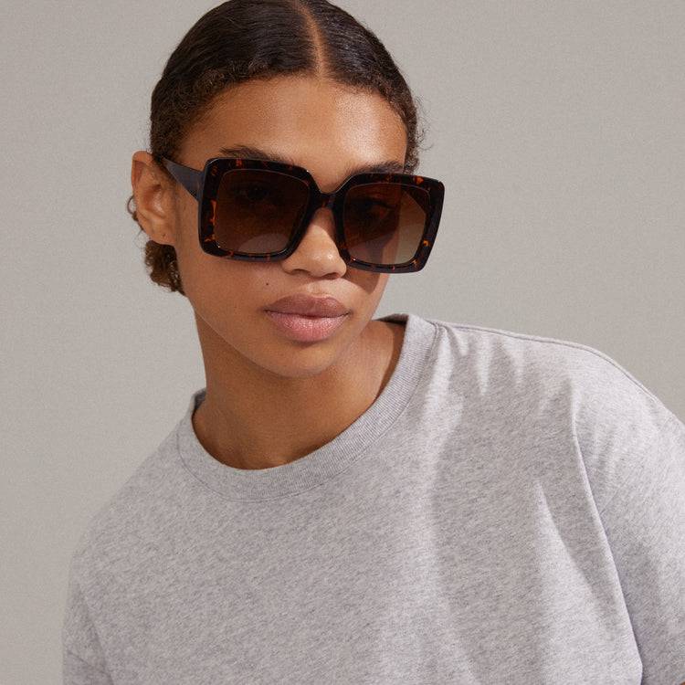 Pilgrim LUCIANA Oversized Vintage-Sonnenbrille in braunem Schildpatt Bis zu 55% Rabatt
