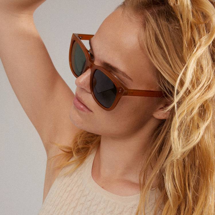 Pilgrim KATYA ikonische Retro-Sonnenbrille karamellbraun Discount Store für neue Produkte