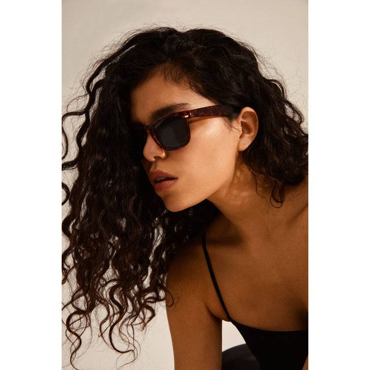 Pilgrim REESE Sonnenbrille im Retro-Stil, Schildpatt braun Im Verkauf