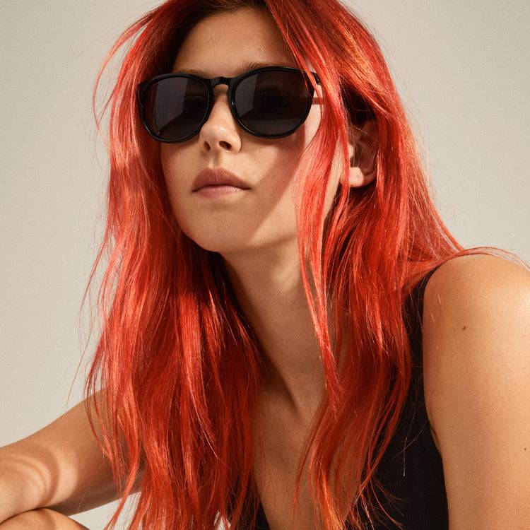Pilgrim CAMILLA recycelte klassische Sonnenbrille schwarz zollfrei