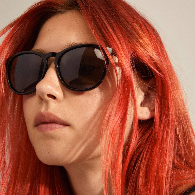 Pilgrim CAMILLA recycelte klassische Sonnenbrille schwarz zollfrei