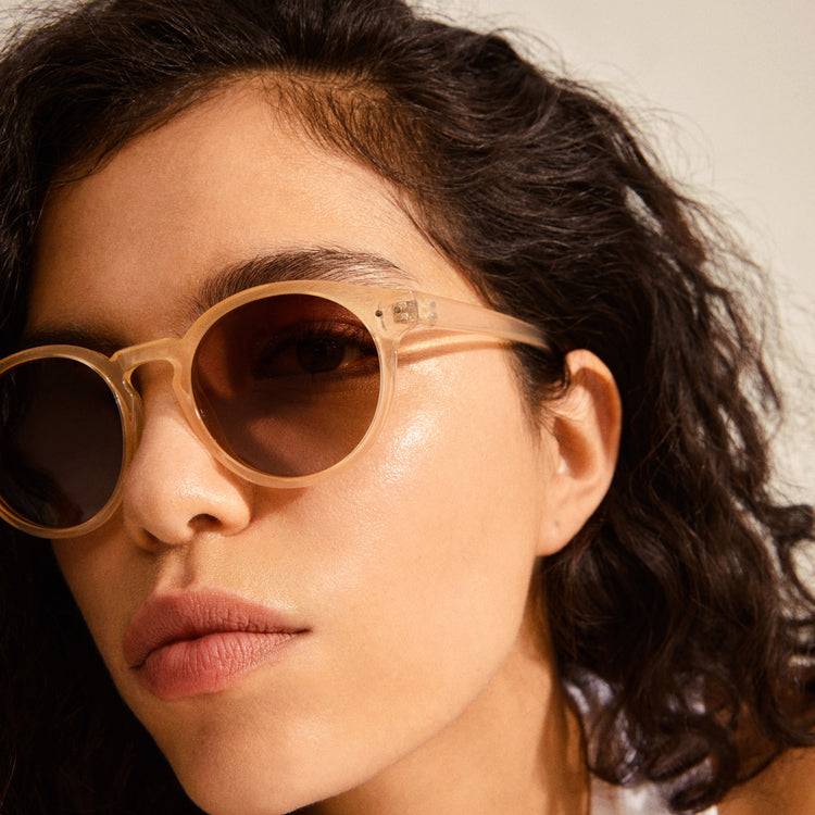 Pilgrim KYRIE klassische runde Sonnenbrille hellbeige Verkauf