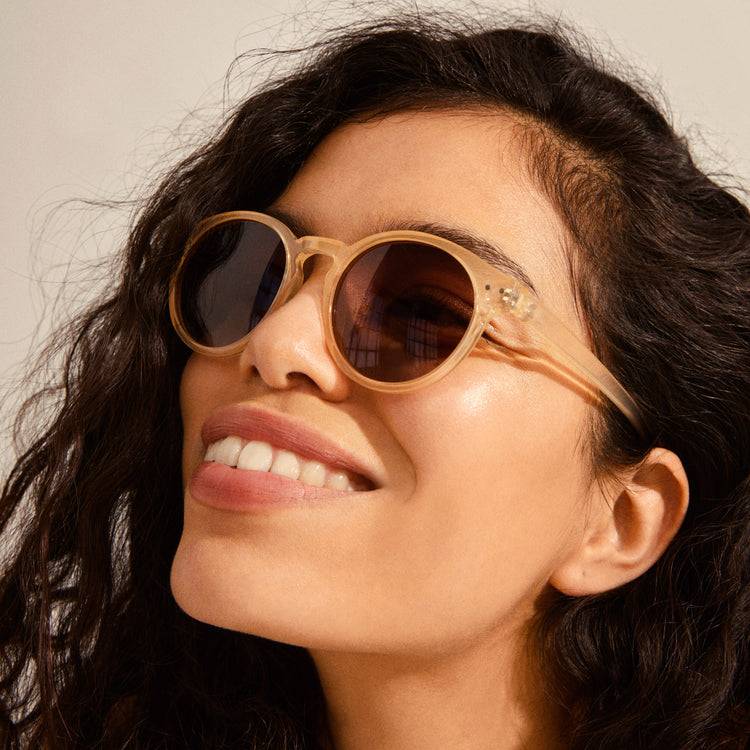 Pilgrim KYRIE klassische runde Sonnenbrille hellbeige Verkauf
