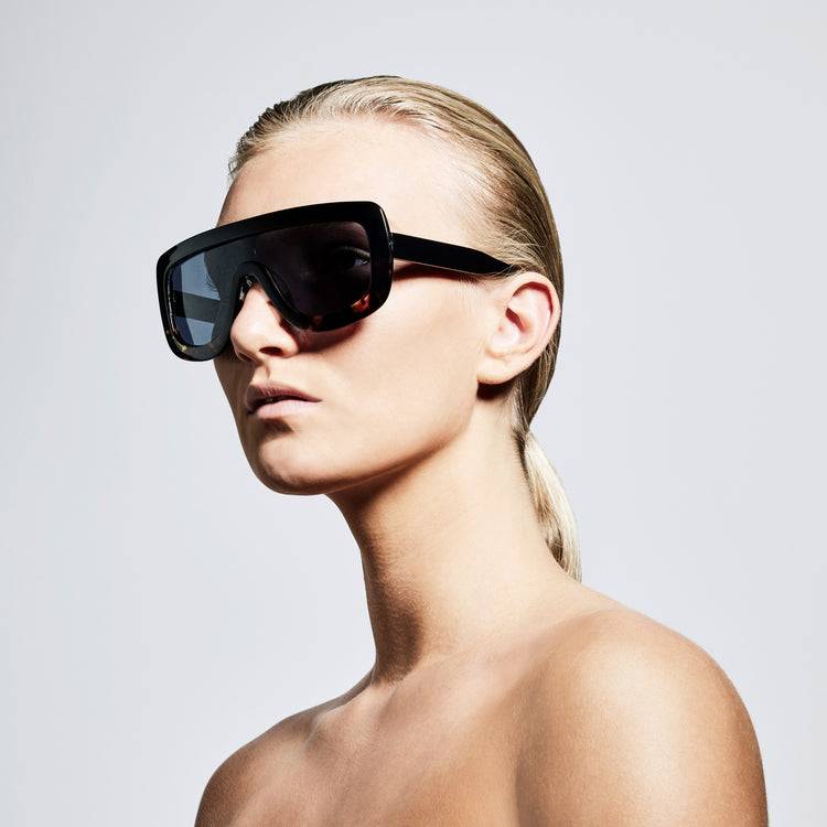 Pilgrim FIDELIA oversized Shield-Sonnenbrille, Schildpatt dunkel Exklusive Angebote
