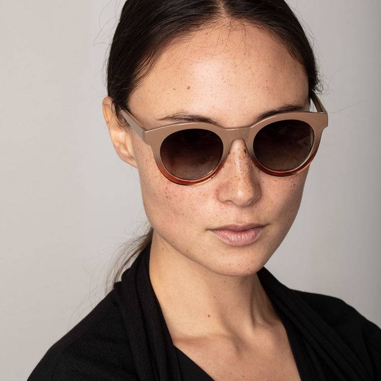 Pilgrim TAMARA Sonnenbrille, braun/beige Kauf eins, bekomm eins gratis