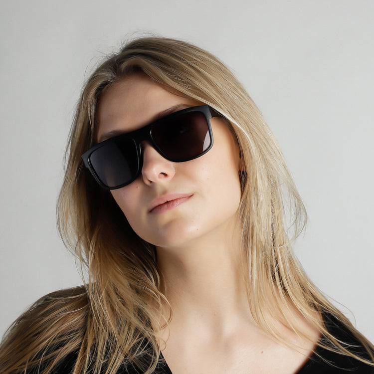 Pilgrim Sonnenbrille : Kara : Schwarz Fabrikpreis