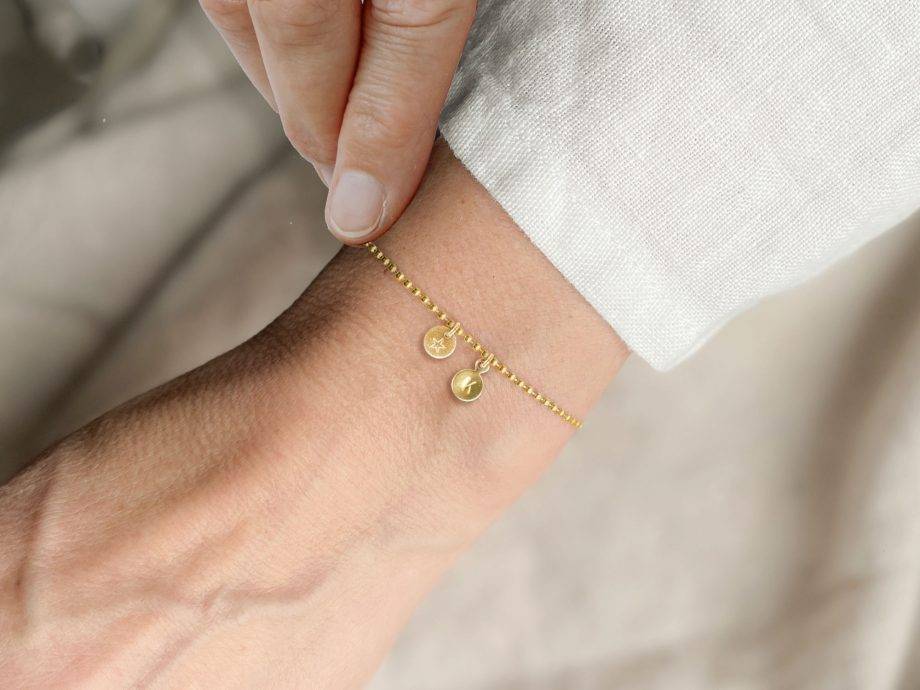 ﻿Renna Deluxe Armband mit STERN Buchstaben-Anhänger Gold Heißer Verkauf