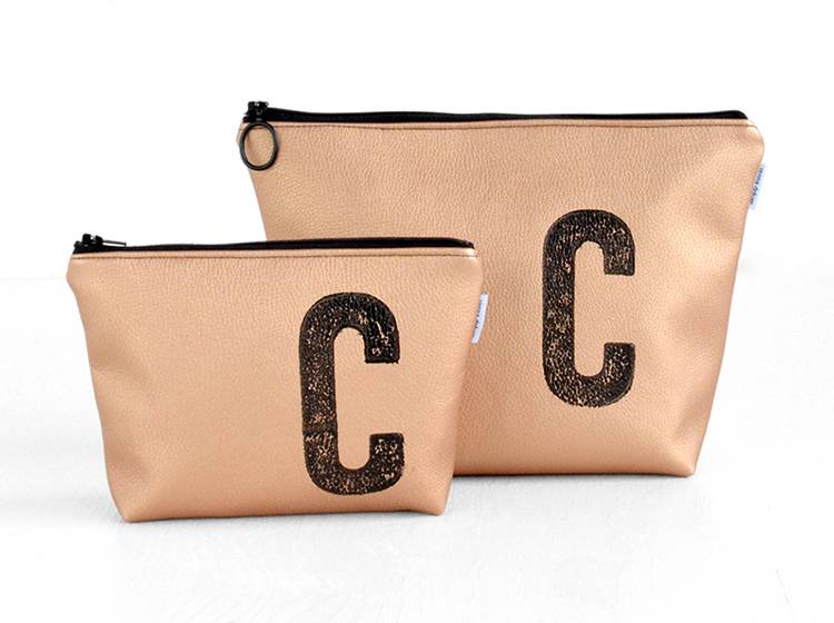 Renna Deluxe Kosmetiktasche Metallic KUPFER mit Buchstabe / vegan Online Shopping