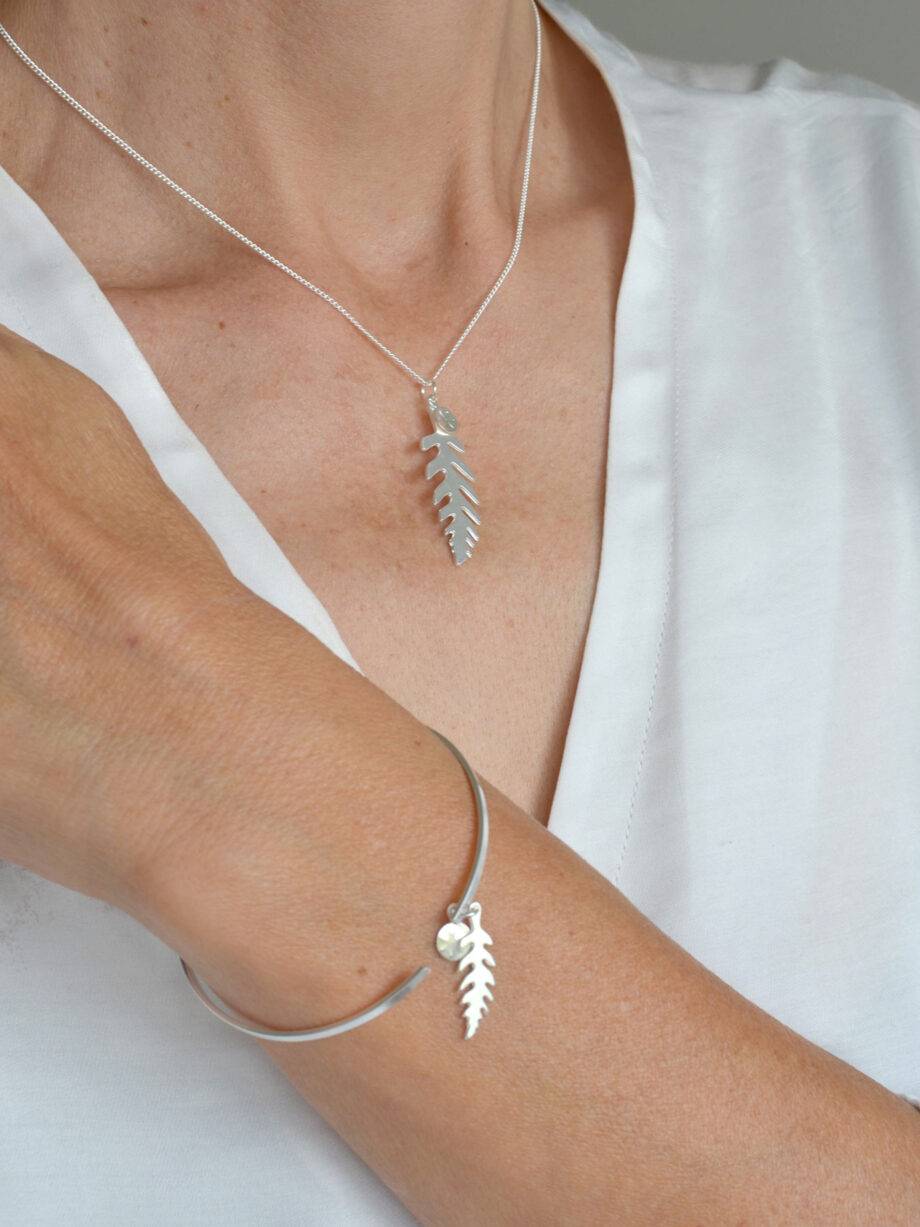 Renna Deluxe Ohrhänger mit Farnblatt in Silber Exklusivangebot