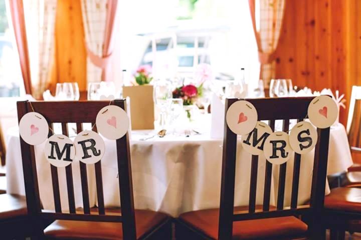 Renna Deluxe MR & MRS Stuhldeko Girlanden zur Hochzeit Zeitbegrenzte Promotion