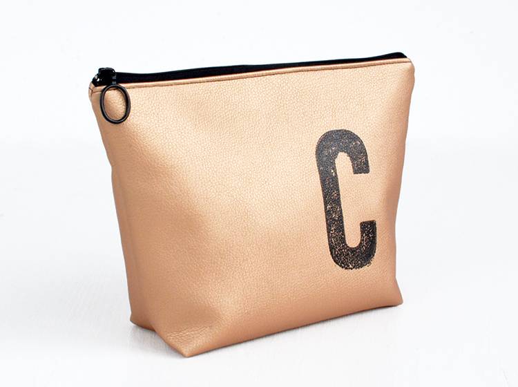 Renna Deluxe Waschtasche Metallic KUPFER mit Buchstabe, vegan im Angebot