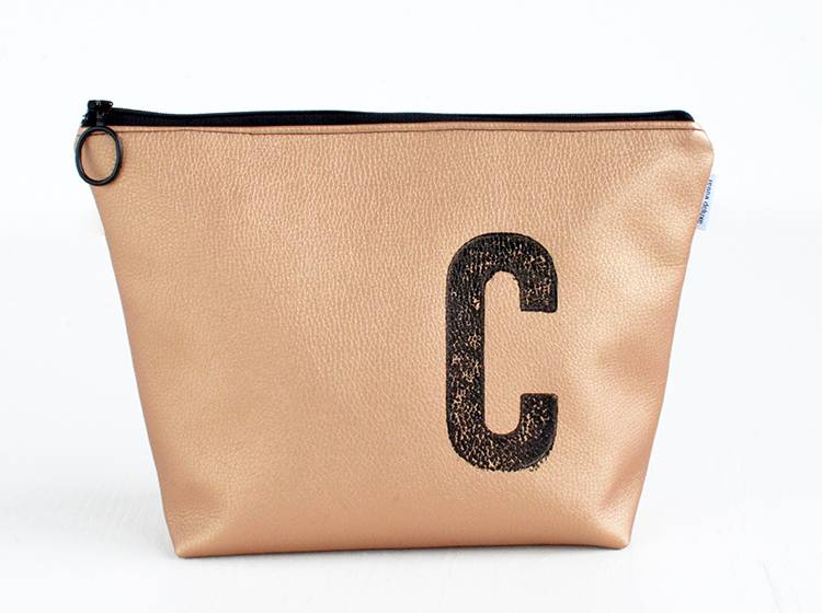 Renna Deluxe Waschtasche Metallic KUPFER mit Buchstabe, vegan im Angebot