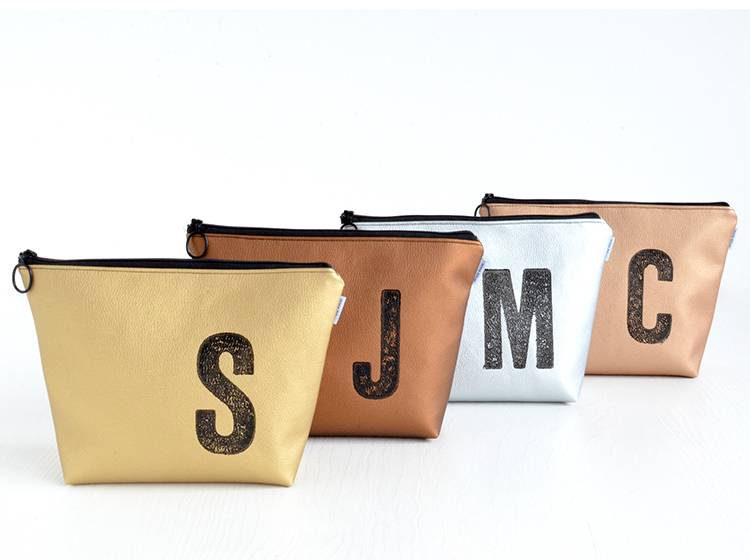 Renna Deluxe Waschtasche Metallic BRONZE mit Buchstabe personalisiert, vegan Günstiger Verkauf
