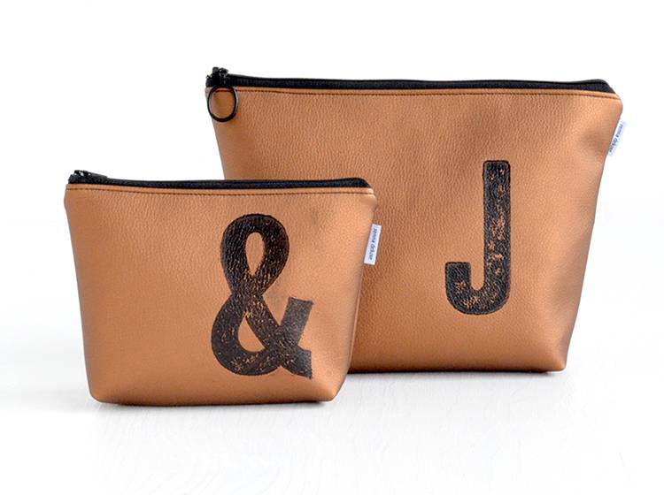 Renna Deluxe Kosmetiktasche Metallic BRONZE mit Buchstabe / vegan Limitierter Zeitrabatt