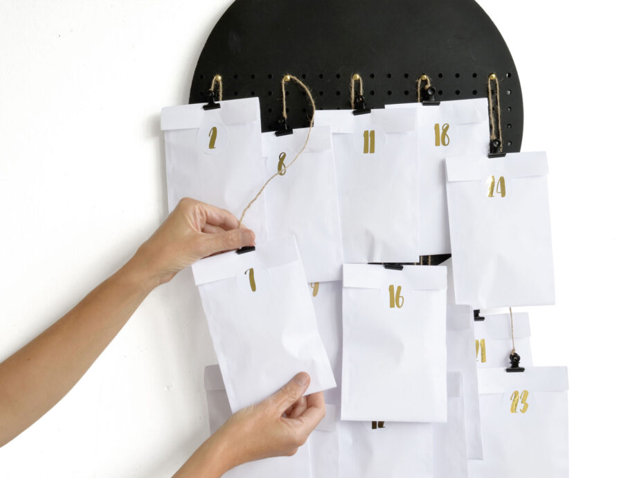 Renna Deluxe Adventskalender SILBER metallic mit weißen Tüten Kauf eins, bekomm eins gratis