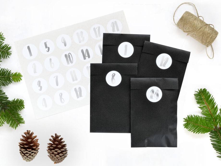 Renna Deluxe Adventskalender SILBER metallic mit schwarzen Tüten