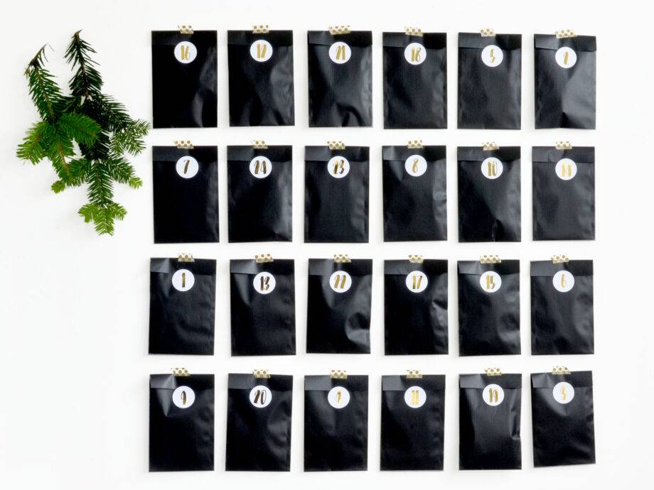 Renna Deluxe Adventskalender SILBER metallic mit schwarzen Tüten Heißer Verkauf