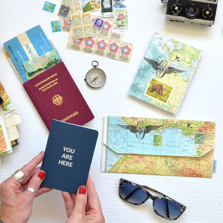 Renna Deluxe Atlas Reiseetui Groß – Etui aus Landkarten Lagerräumung