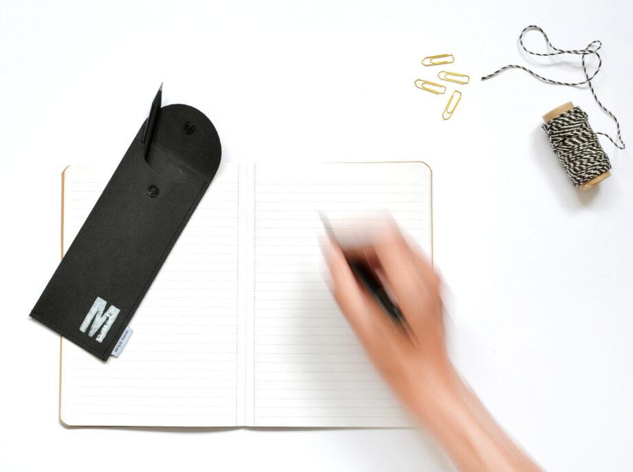 Renna Deluxe Braunes Stifteetui mit Monogramm vegan Heißer Verkauf
