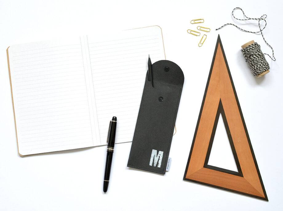 Renna Deluxe Schwarzes Stifteetui mit Monogramm vegan für Herren Neueste Mode