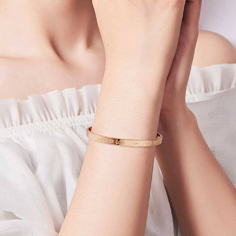 Sadingo Edelstahlarmreif mit Gravur | "Forever Love - Only You" Osterangebot
