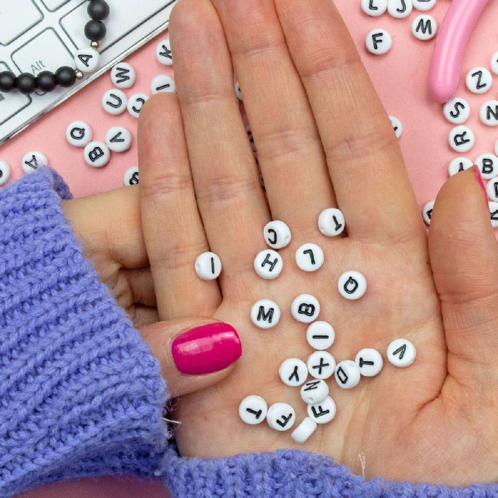 Sadingo Buchstabenperlen Acryl - A-Z nach Wahl, je 50 Stück - Ø 7 mm Valentinstagsangebot
