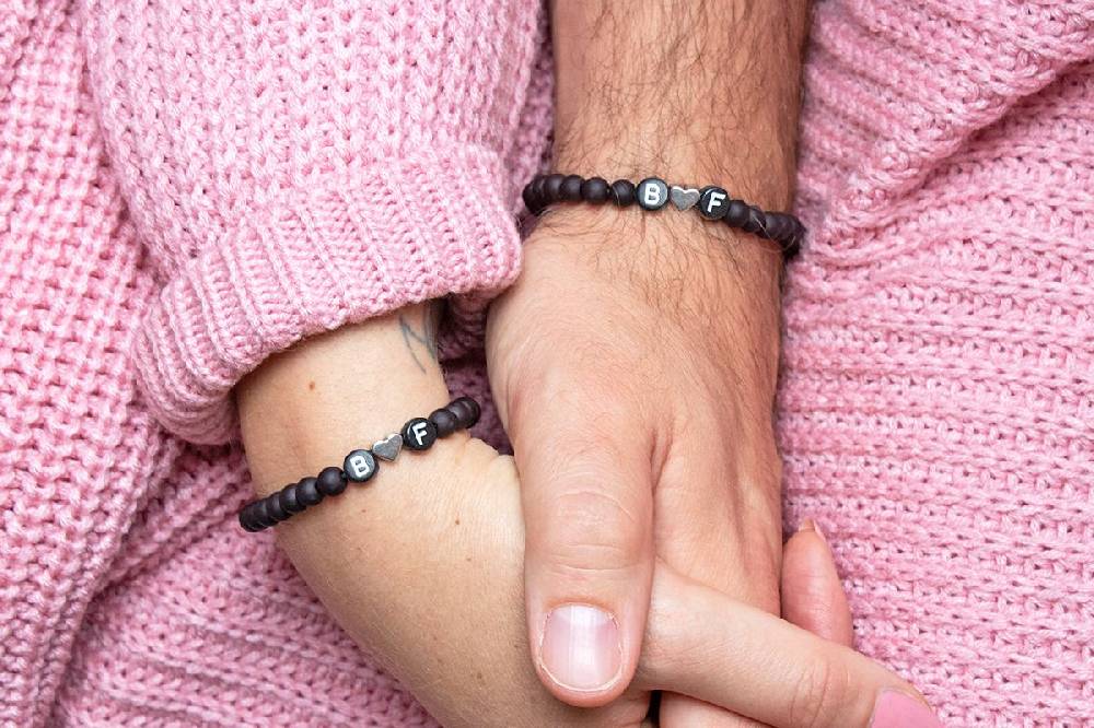 Sadingo Partnerarmband-Set aus schwarzen Acrylperlen Super Rabatt