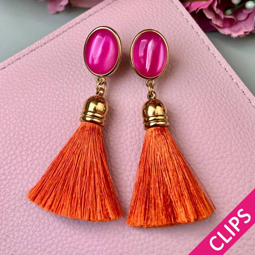 SchwesterSchwester Vergoldete Ohrclips in Pink mit Quaste in Rostorange von AmuseToi 2025