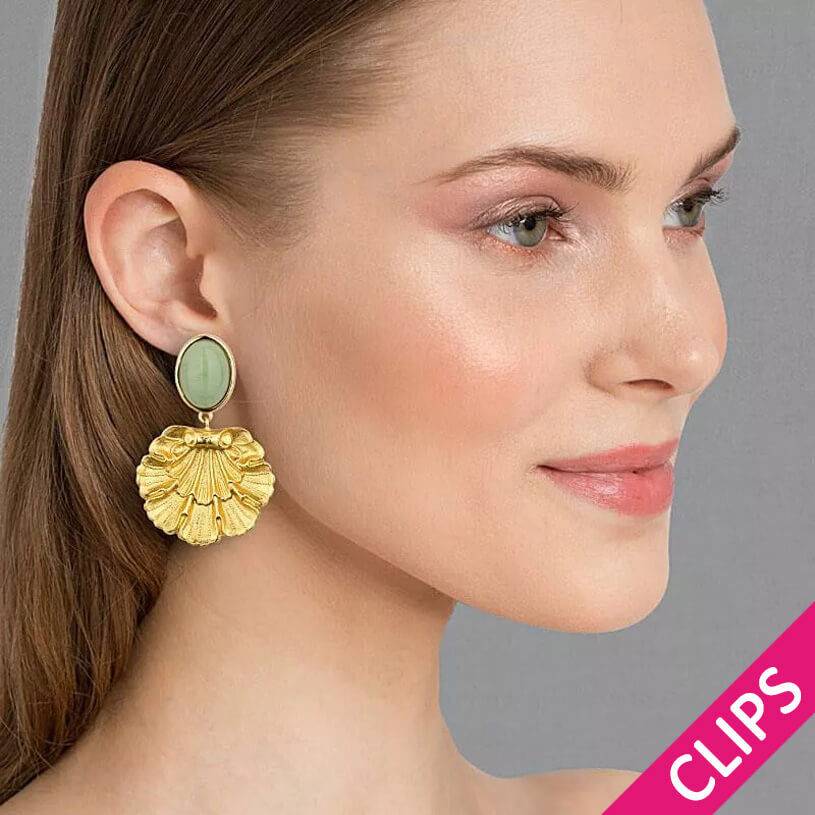 SchwesterSchwester Vergoldete Ohrclips in Jadegrün mit goldenem Muschelornament von AmuseToi Outlet