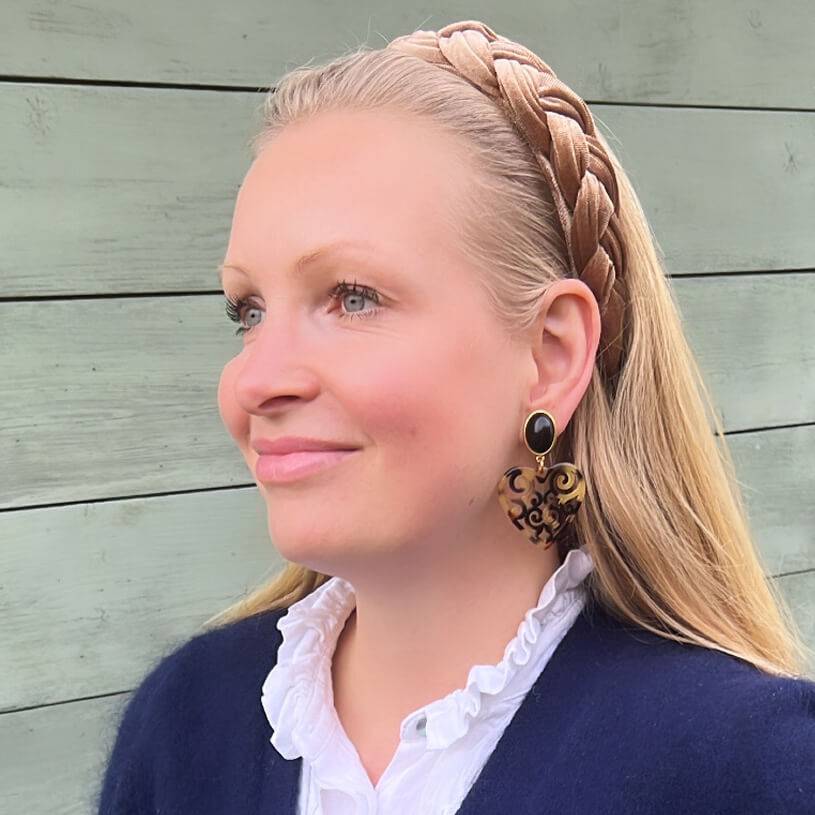 SchwesterSchwester Schöne Herz-Ohrringe mit schwarzen Ohrsteckern und Herz-Ornamenten in Schildpattfarben Letzte 2 Tage