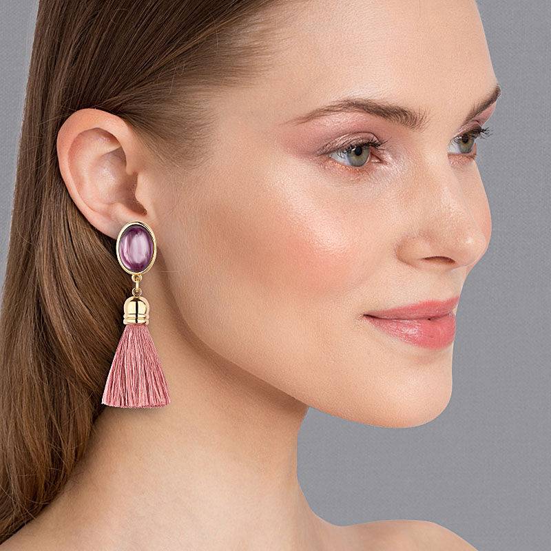 SchwesterSchwester Quasten Ohrringe als Ohrstecker in Amethyst mit Quaste in Puderrosa von AmuseToi Fabrikladen