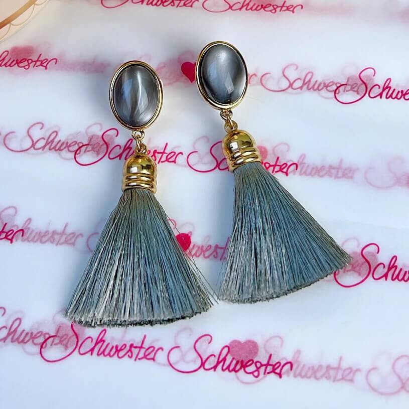 SchwesterSchwester Vergoldete Quasten Ohrringe als Ohrstecker in Grau von AmuseToi Saisonschlussverkauf
