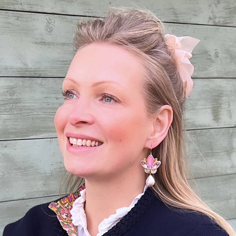 SchwesterSchwester Schöne Soutache-Ohrhänger in Rosa und zartem Gold mit Baumwolltropfen Vatertagsangebot