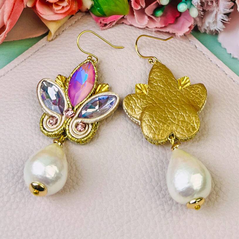 SchwesterSchwester Schöne Soutache-Ohrhänger in Flieder und Gold mit Baumwolltropfen Jubiläumsangebot