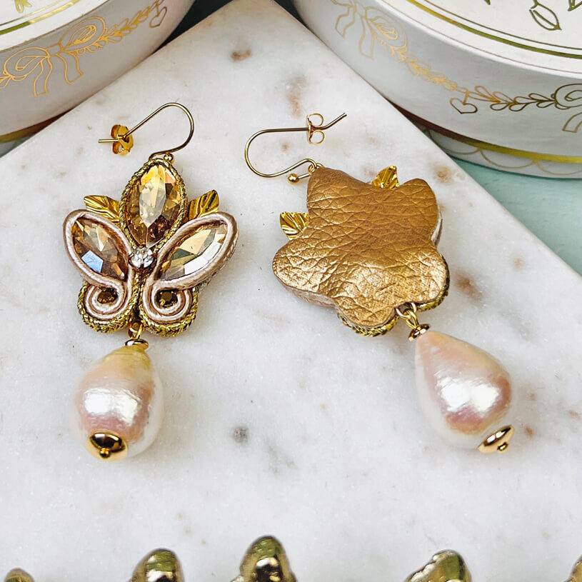 SchwesterSchwester Schöne Soutache-Ohrhänger in Champagner und Gold mit Baumwolltropfen Lagerräumung