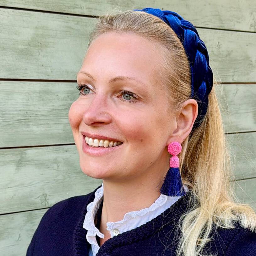 SchwesterSchwester Set aus rosa-dunkelblauen Perlen-Quastenohrringen und Samt-Haarreif in Dunkelblau Neueste Stile