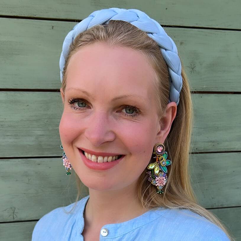 SchwesterSchwester Set aus Soutache-Ohrringen in pastelligen Farben und Satin-Haarreif in Hellblau zollfrei