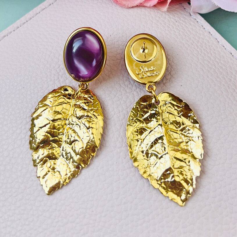 SchwesterSchwester Amethystfarbene Ohrstecker mit goldenem Blatt von AmuseToi Weihnachtsangebot