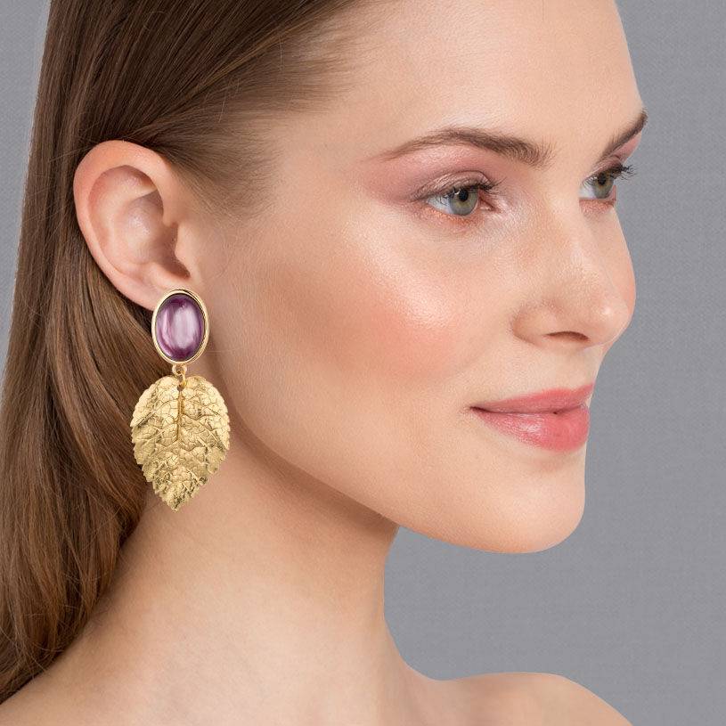 SchwesterSchwester Amethystfarbene Ohrstecker mit goldenem Blatt von AmuseToi Weihnachtsangebot