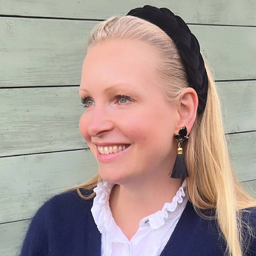 SchwesterSchwester Glitzernde Ohrstecker in Schwarz mit edler Quaste von AmuseToi Osterangebot