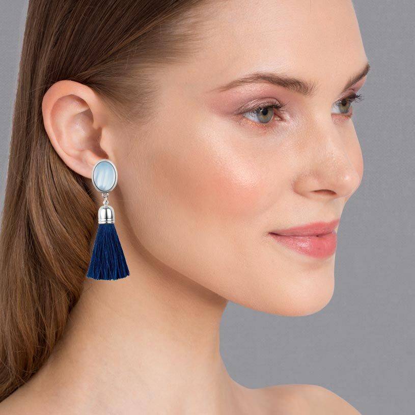 SchwesterSchwester Schimmernde hellblaue Ohrstecker mit marineblauen Quasten in Silberfarben Top Angebot