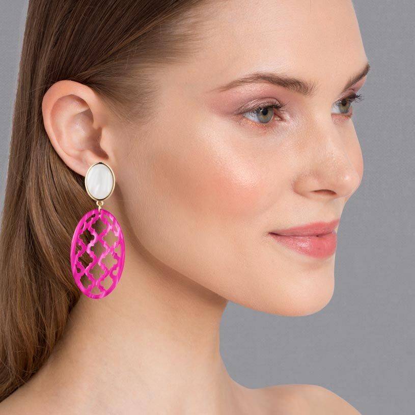 SchwesterSchwester Vergoldete Ohrstecker in wunderschönem Perlmutt mit Oval in Pink im Marrakesch-Stil Exklusive Angebote